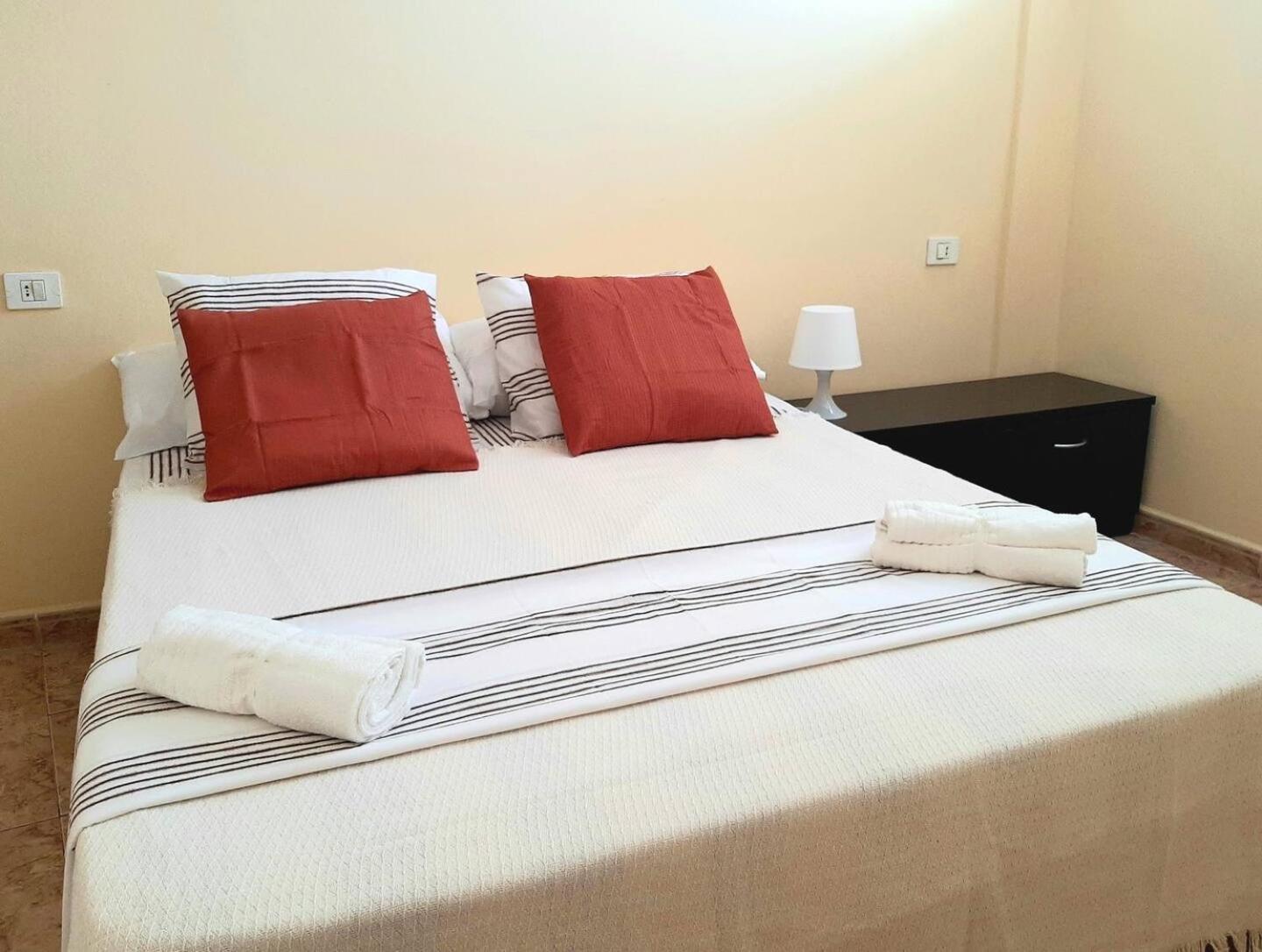 Perfectly Located Apartment With Pool Playa de las Americas  Exteriör bild